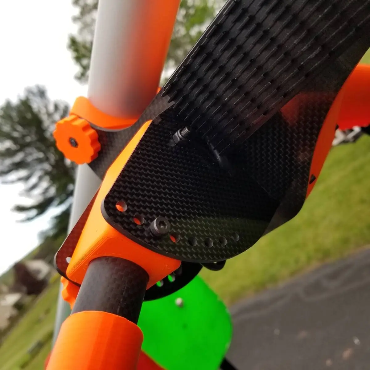 Carbon clamp on the glider